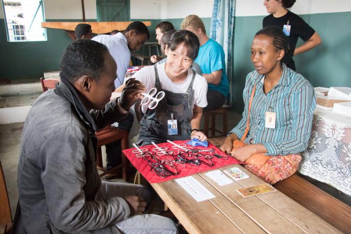 Toamasina, Madagascar: Sharon (Singapore) tests the eyes of an inmate at the city prison.